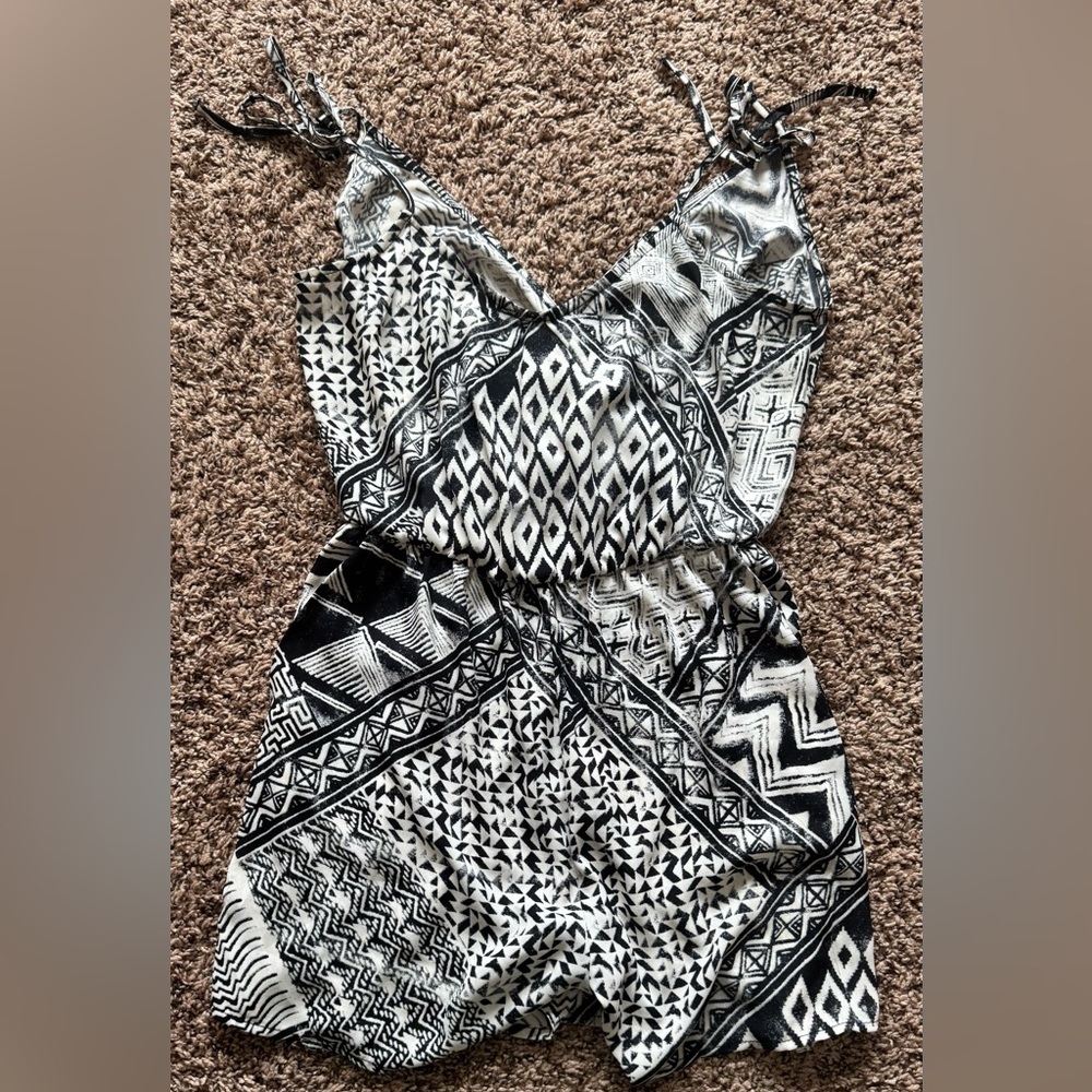 BCBGMaxAzria Kids Black and White Geometric Romper